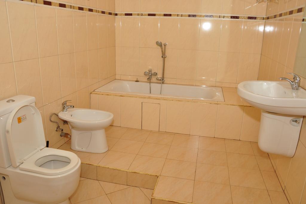 Biraj International Hotel Кампала Экстерьер фото