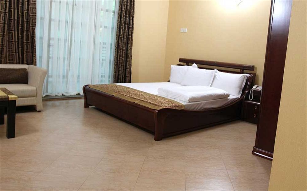 Biraj International Hotel Кампала Экстерьер фото